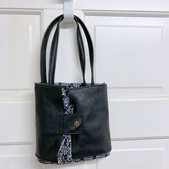 Authentic Tory Burch foldable travel friendly tote... | Depop Tory Burch Fold Up Tote